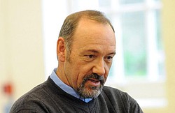 Kevin Spacey spoofs onscreen character