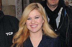 Kelly Clarkson Defends Pink
