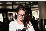 Kristen Stewart buys snooker table for Rob - Kristen Stewart has bought a hand-crafted snooker table for Robert Pattinson&#039;s birthday. &hellip;