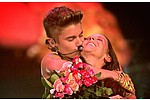 Justin Bieber serenades Pattie on Mother&#039;s Day - Justin Bieber serenaded his mother on stage for Mother&#039;s Day. The &#039;Beauty and a Beat&#039; hitmaker &hellip;